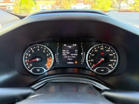 Used 2018 Jeep Renegade Altitude image 17
