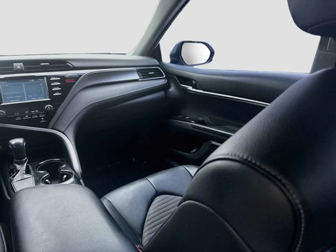 Used 2019 Toyota Camry SE FWD image 19
