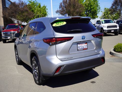 Used 2022 Toyota Highlander XLE image 9