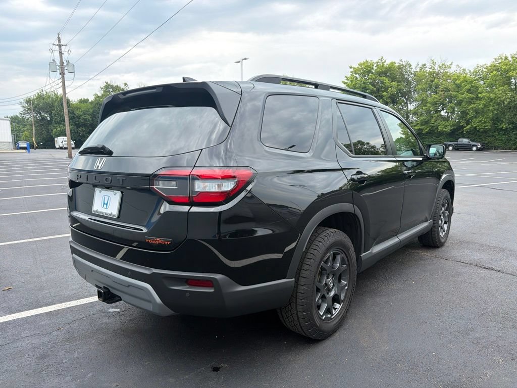 Certified 2025 Honda Pilot TrailSport image 5