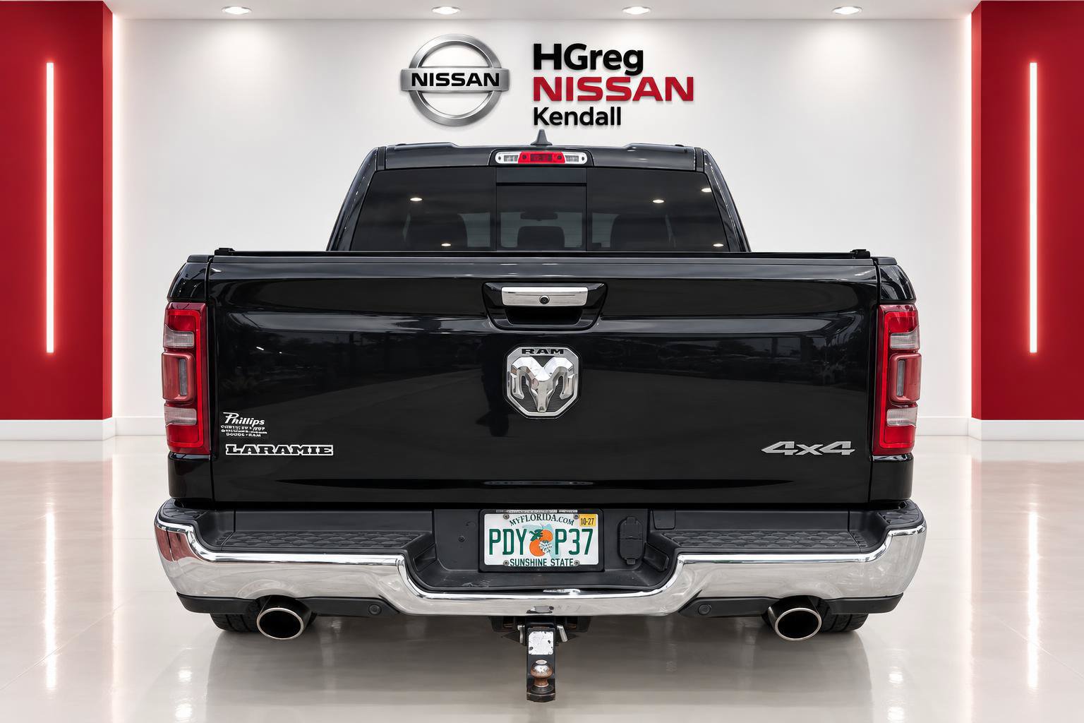 Used 2019 RAM 1500 Laramie AWD/4WD image 2