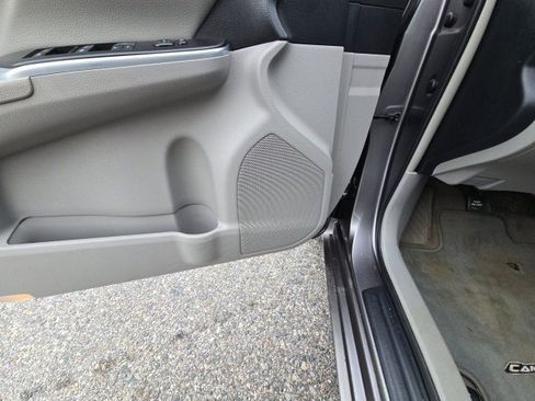 Used 2015 Toyota Camry XLE image 19