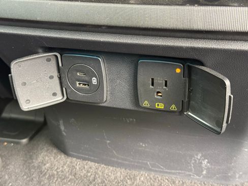 Used 2023 Ford F150 Platinum w/ Equipment Group 701A High image 17