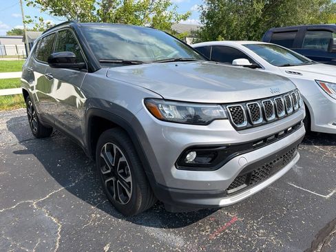 Used 2024 Jeep Compass Limited AWD/4WD image 9