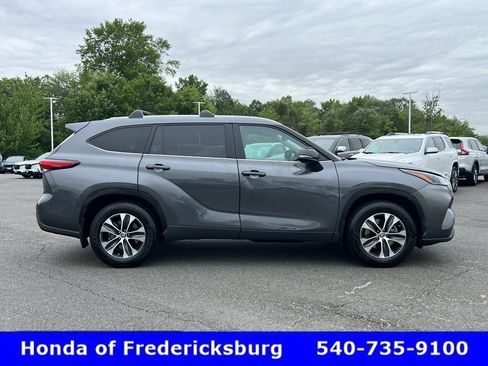 Used 2023 Toyota Highlander XLE FWD image 9