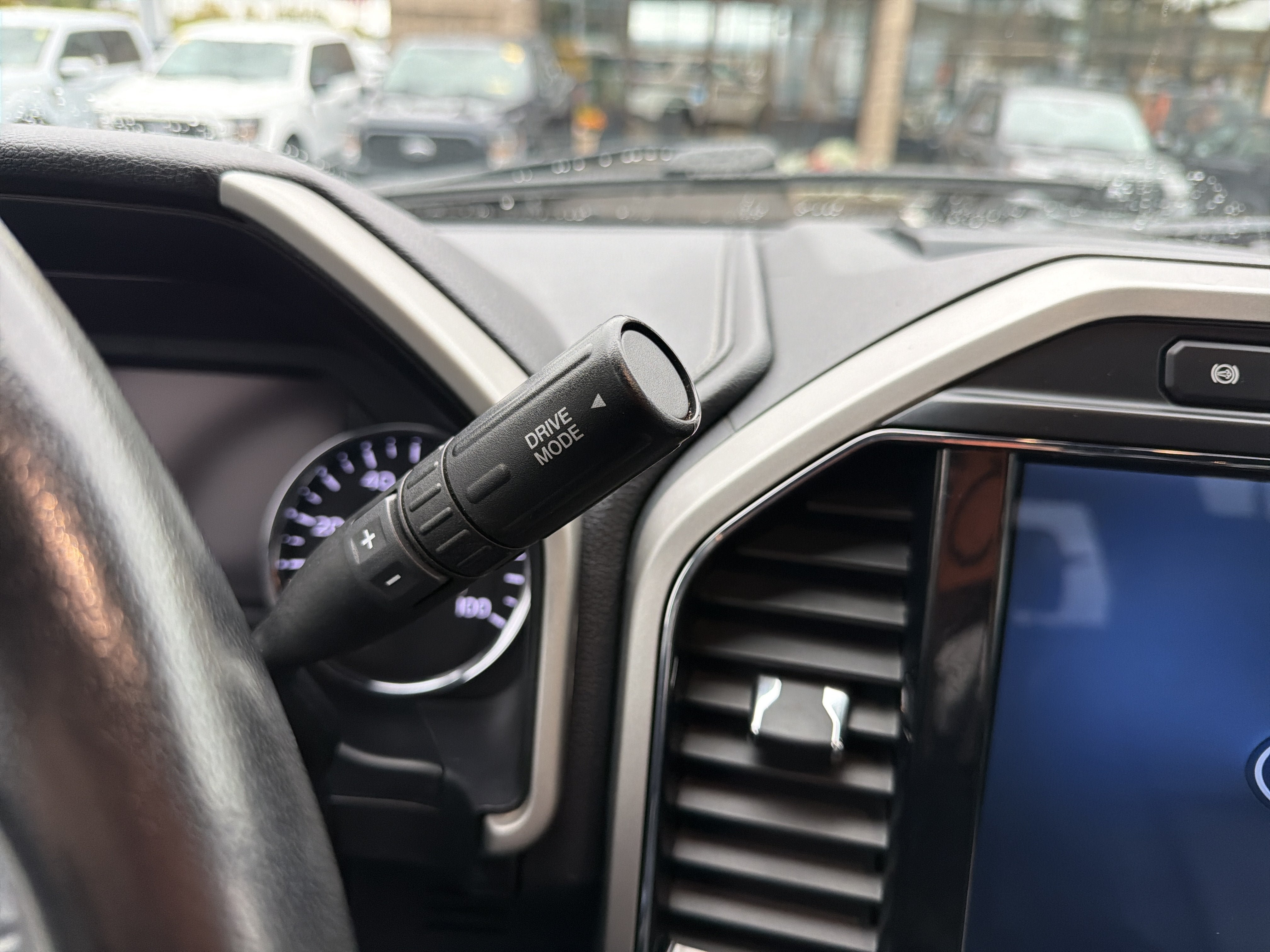 Used 2022 Ford F350 Lariat w/ Black Appearance Package AWD/4WD image 21