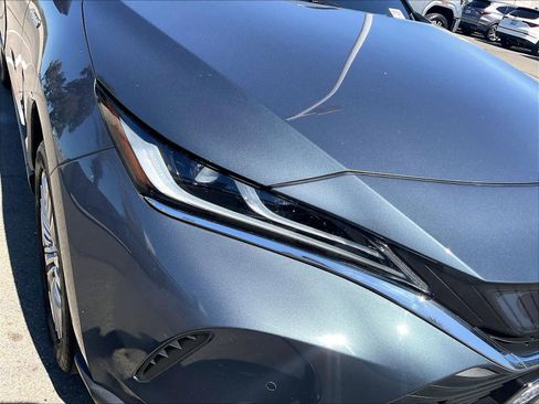 Used 2021 Toyota Venza XLE image 29