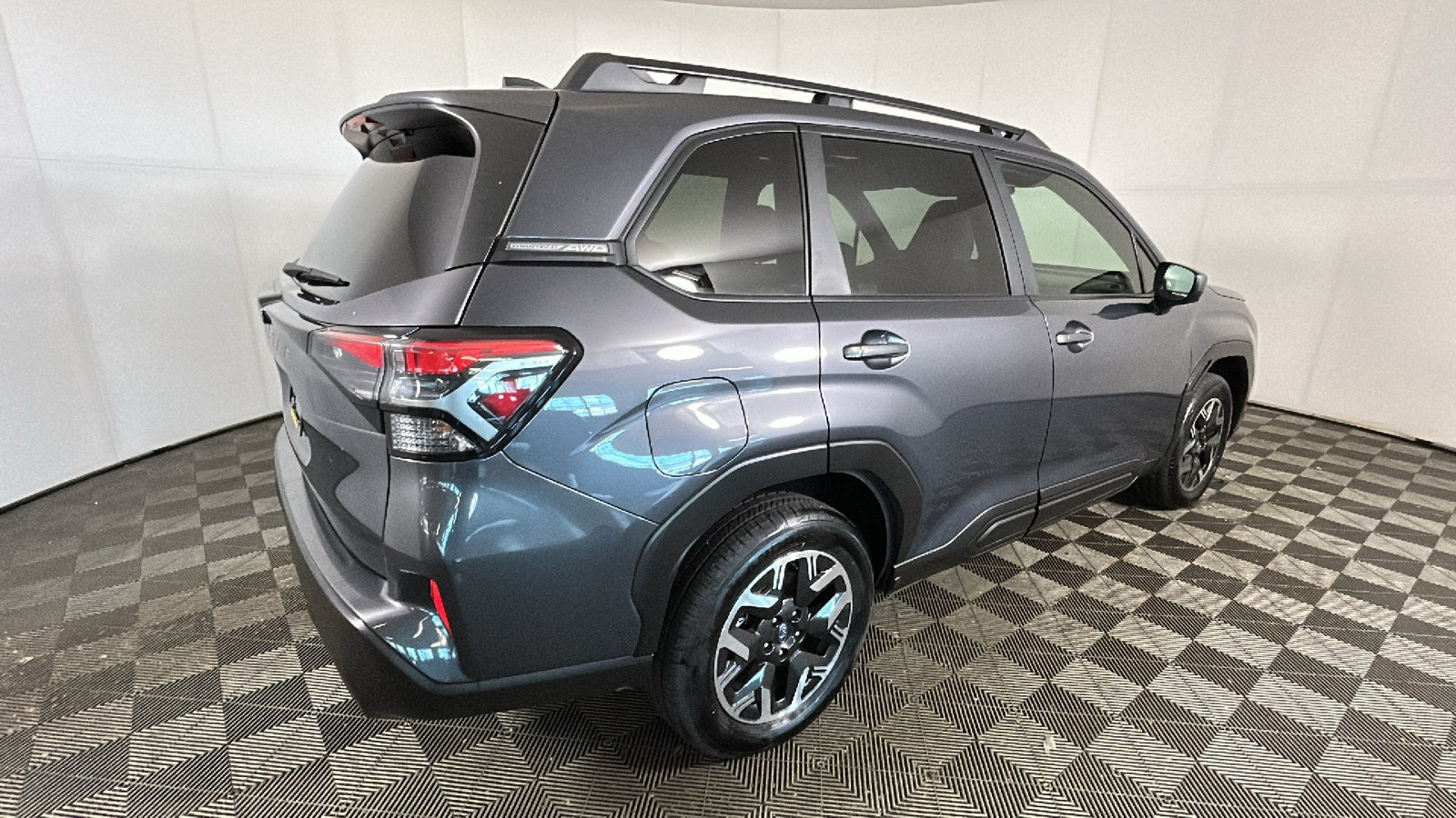 Used 2025 Subaru Forester Premium AWD/4WD image 3