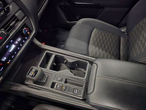 Used 2023 Nissan Pathfinder S FWD image 23
