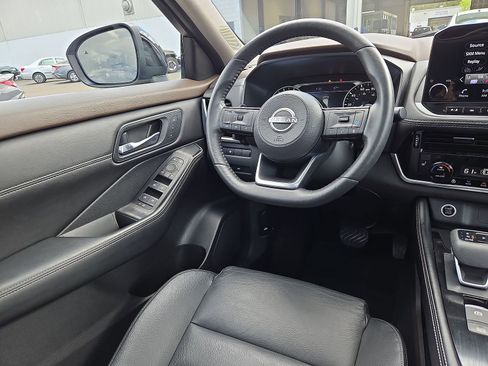 Used 2023 Nissan Rogue SL w/ SL Premium Package image 15