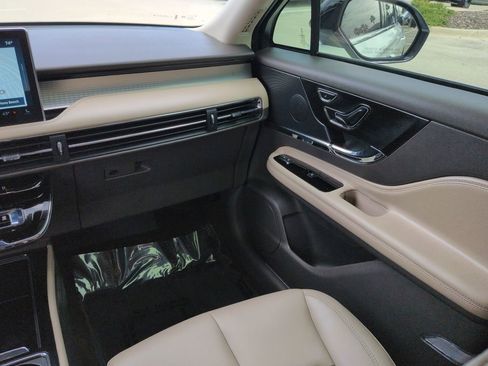 Certified 2024 Lincoln Corsair FWD image 17