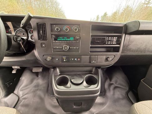 Used 2019 GMC Savana 3500 w/ Driver Convenience Package image 14