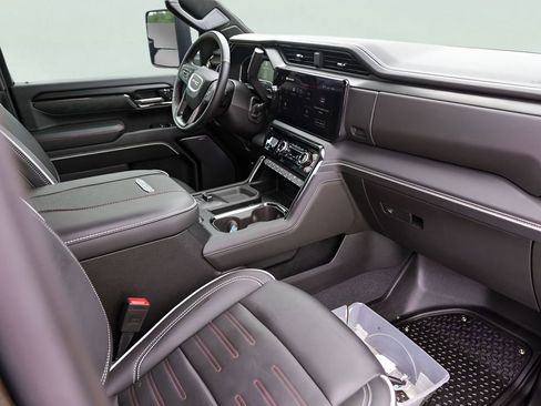 Used 2025 GMC Sierra 2500 AT4X AWD/4WD image 32