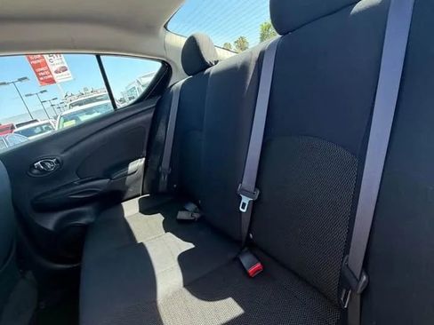 Used 2013 Nissan Versa SV FWD image 9