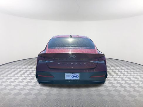 Used 2024 Hyundai Elantra SEL w/ Convenience Package image 8