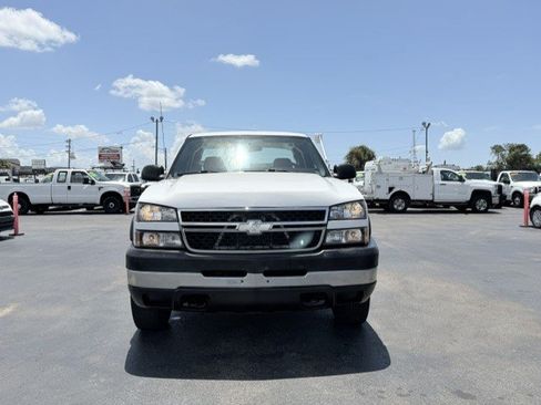 Used 2007 Chevrolet Silverado 2500 W/T RWD image 2