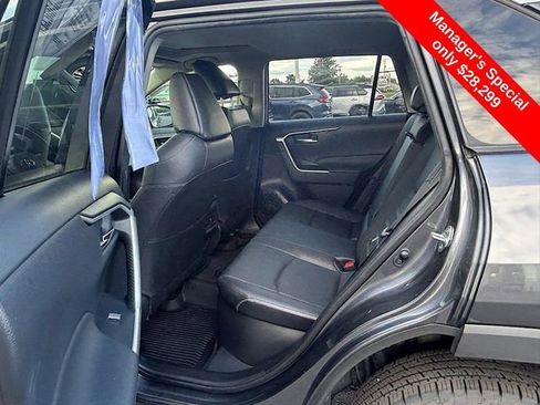 Used 2022 Toyota RAV4 XLE Premium image 18