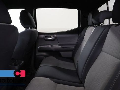 Certified 2020 Toyota Tacoma TRD Off-Road AWD/4WD image 31