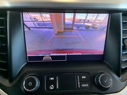 Used 2023 GMC Acadia SLE w/ Driver Convenience Package image 13