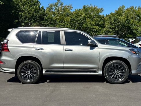 Used 2022 Lexus GX 460 Premium w/ Accessory Package AWD/4WD image 3
