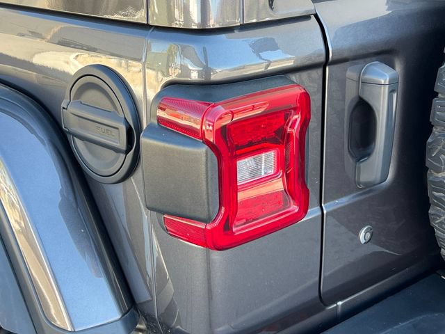 Used 2018 Jeep Wrangler Unlimited Sahara AWD/4WD image 15