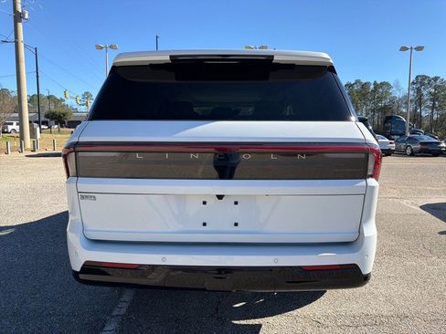 New 2026 Lincoln Navigator Reserve AWD/4WD image 12