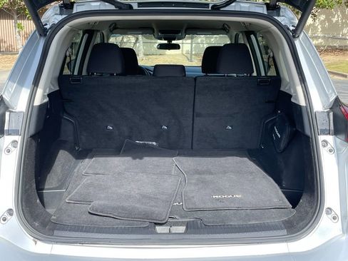 Used 2024 Nissan Rogue SV image 7