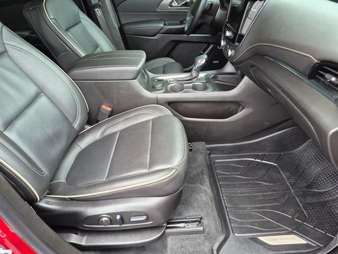 Used 2023 Chevrolet Traverse Premier AWD/4WD image 24