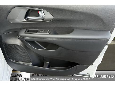 New 2026 Chrysler Pacifica Select image 24