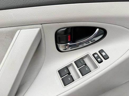 Used 2010 Toyota Camry image 33