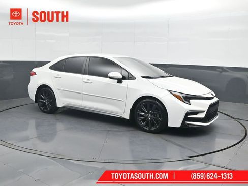 Used 2023 Toyota Corolla SE FWD image 4