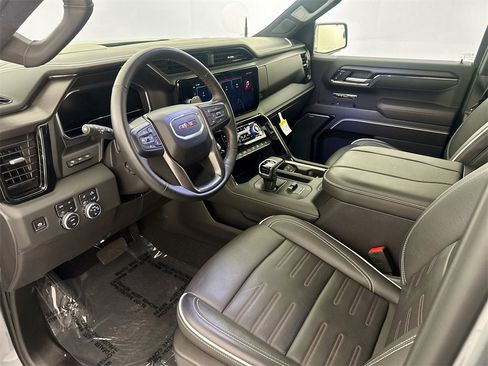 Used 2024 GMC Sierra 1500 AT4X image 9