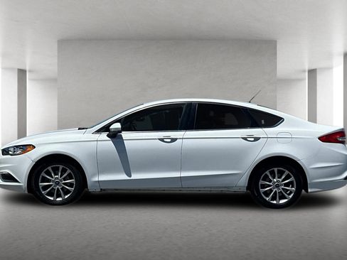 Used 2017 Ford Fusion SE w/ Fusion SE Technology Package FWD image 7