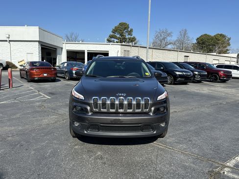 Used 2015 Jeep Cherokee Latitude w/ Comfort/Convenience Group image 4
