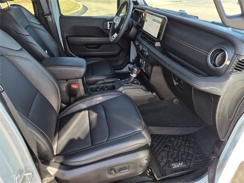 Used 2024 Jeep Wrangler Sahara image 11