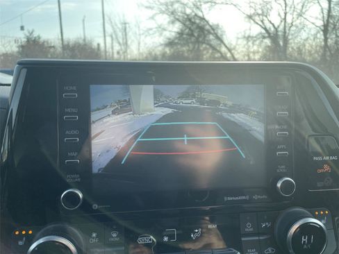 Used 2022 Toyota Highlander XLE image 18