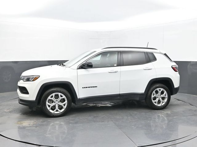 Used 2024 Jeep Compass Latitude AWD/4WD image 2