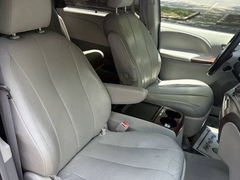 Used 2013 Toyota Sienna XLE w/ Premium Pkg FWD image 42