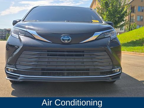 Used 2021 Toyota Sienna XLE w/ XLE Plus Package FWD image 5