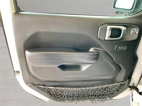 Used 2023 Jeep Gladiator Sport image 11