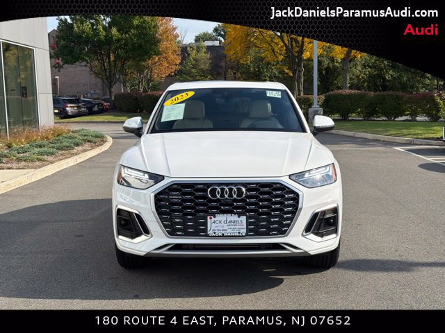 Used 2023 Audi Q5 2.0T Premium w/ Convenience Package AWD/4WD image 2