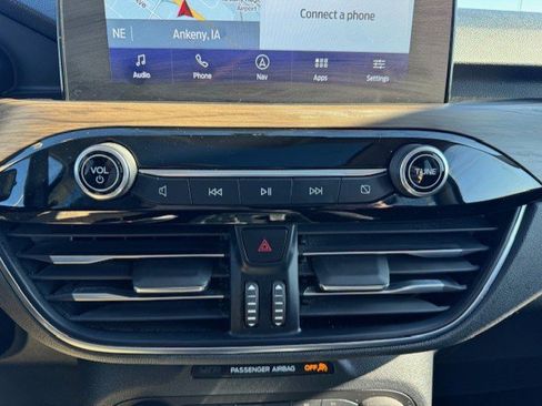 Used 2020 Ford Escape Titanium image 21