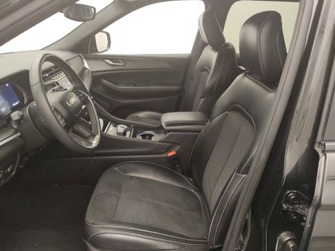 Used 2024 Jeep Grand Cherokee L Laredo AWD/4WD image 17