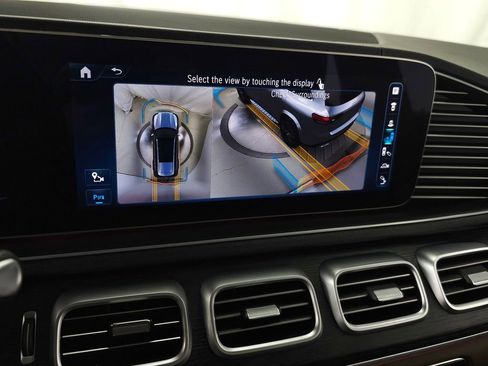 Used 2024 Mercedes-Benz GLS 450 4MATIC image 31