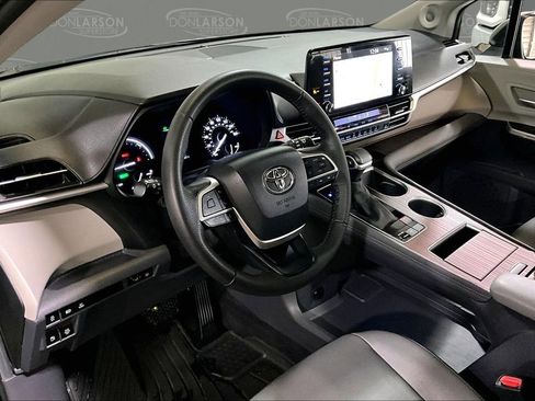 Used 2023 Toyota Sienna XLE w/ XLE Plus Package FWD image 21