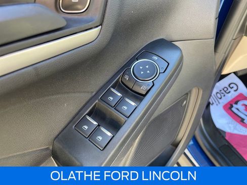 Used 2022 Ford Escape SE w/ SE Sport Appearance Package image 22