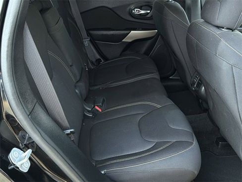 Used 2017 Jeep Cherokee Latitude image 34