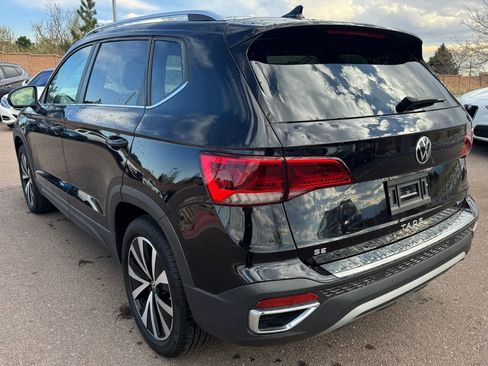 Used 2023 Volkswagen Taos SE w/ Panoramic Sunroof Package image 4