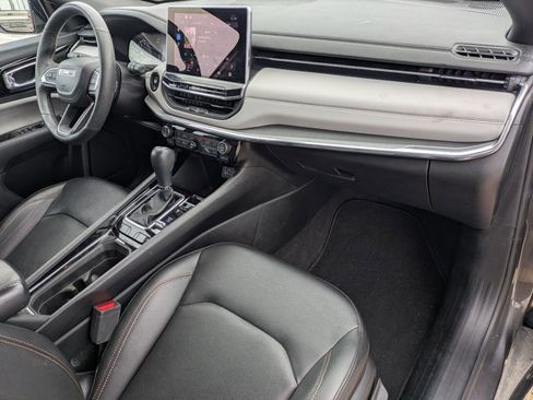 Used 2024 Jeep Compass Limited image 17