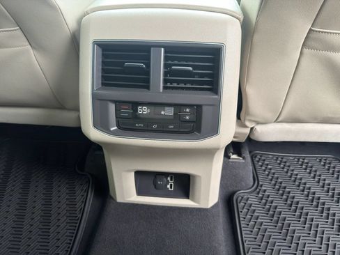 Used 2019 Volkswagen Atlas SE FWD image 18